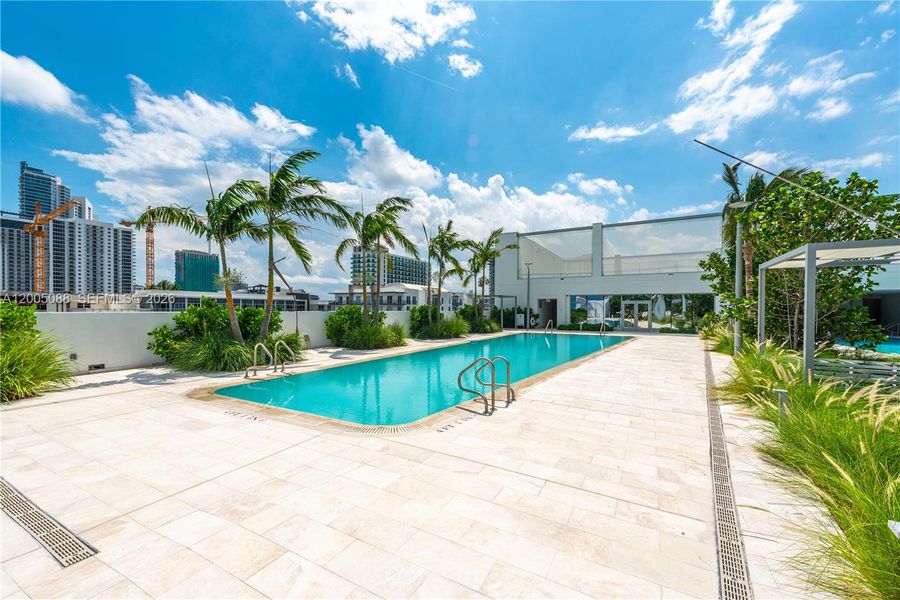 Community amenities in Missoni Baia, Miami (Image 50).