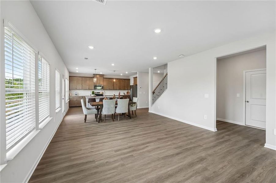 Furnished interior view inside a new home in Ivey Township, Dallas (Image 11).