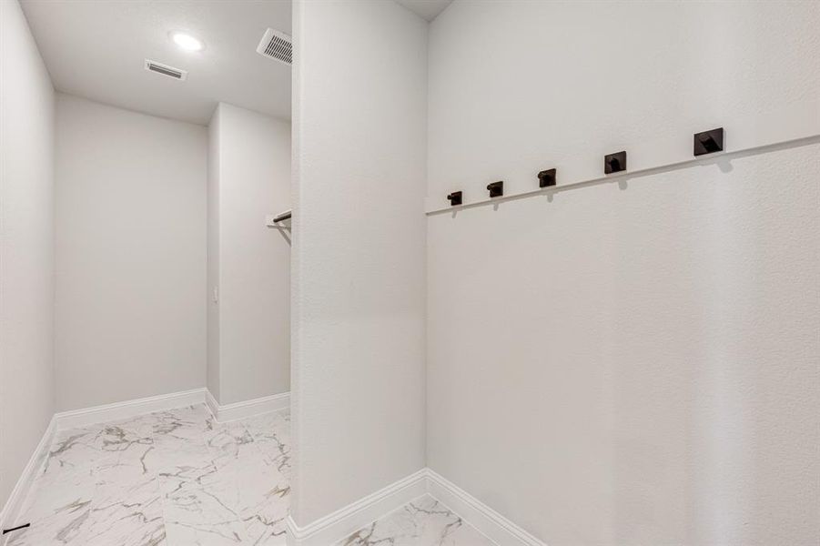 Spacious, unfurnished interior of a new home in Coyote Crossing, Godley (Image 29).