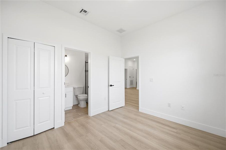 Spacious, unfurnished interior of a new home in , Ocala (Image 34).