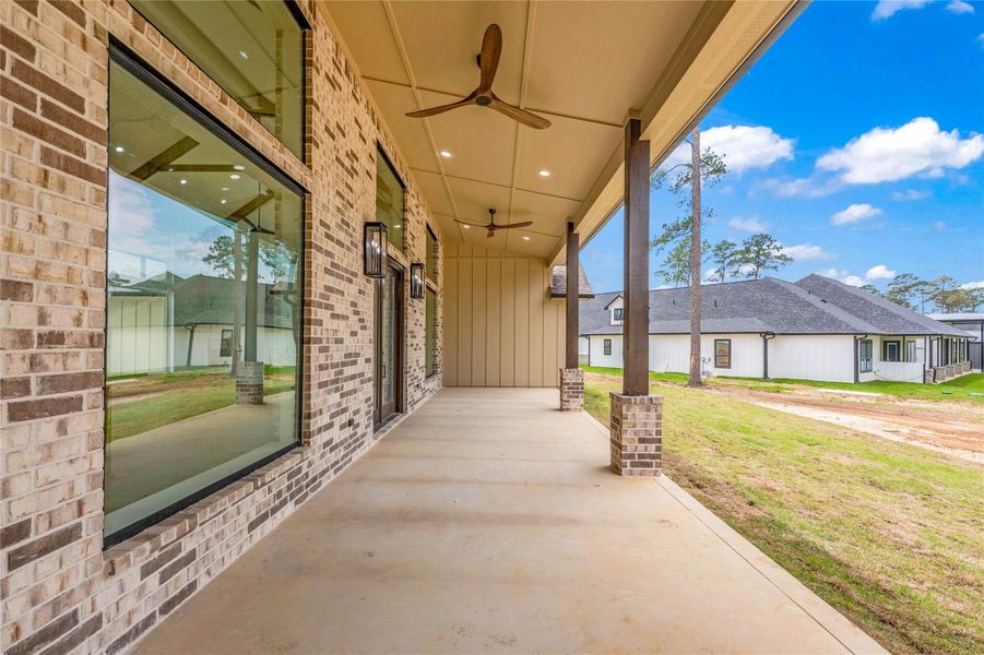 Exterior details and patio area of a home in , Brookeland (Image 21).