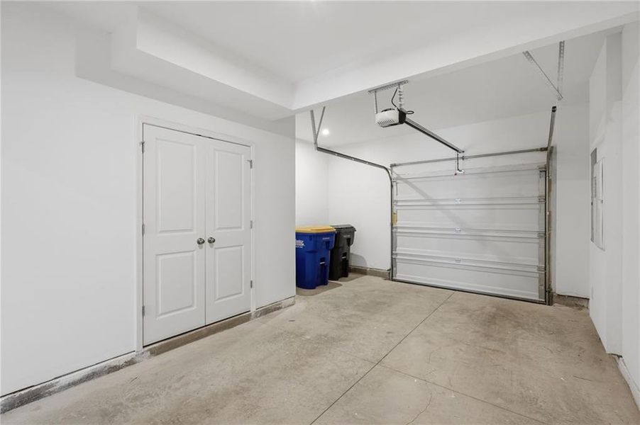 Spacious, unfurnished interior of a new home in , Atlanta (Image 25).