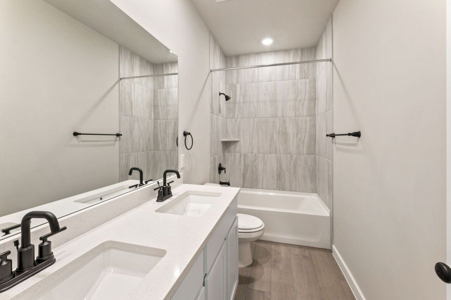 Representative furnished interior of a home built from the Pecos by Hakes Brothers in Highland Ridge, New Braunfels (Image 16).