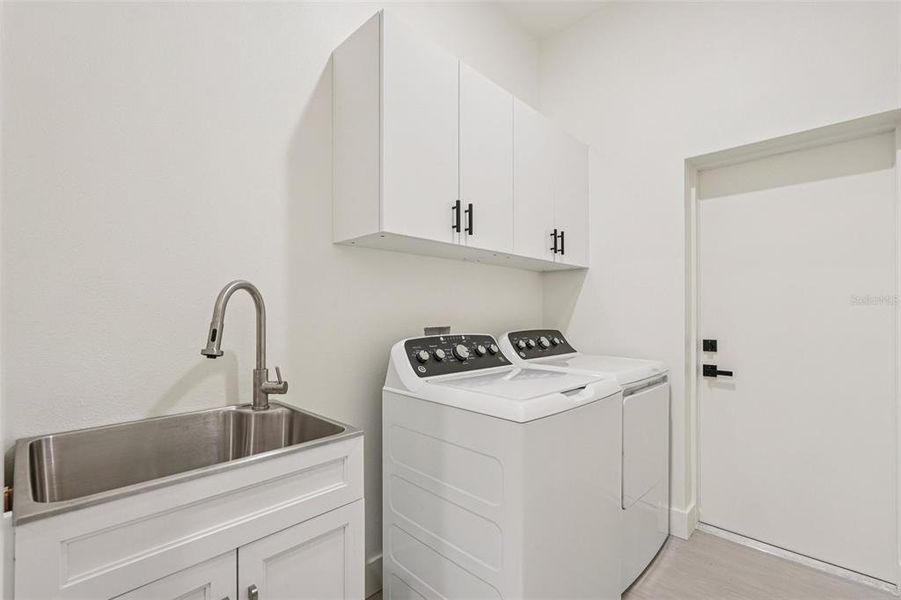 Close-up of interior finishes inside a home in , Port Charlotte (Image 19).