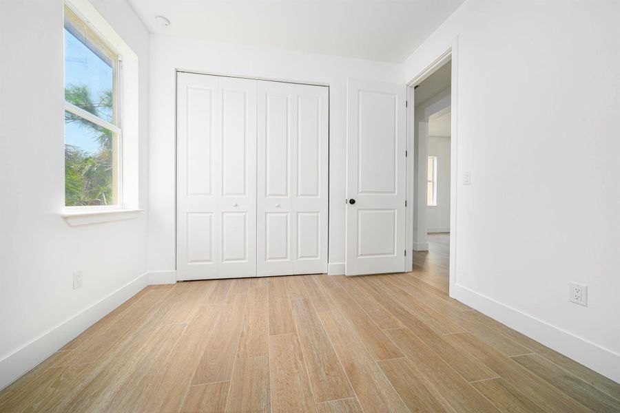 Spacious, unfurnished interior of a new home in , Port Charlotte (Image 20).