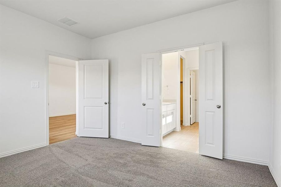 Spacious, unfurnished interior of a new home in Lakehaven - Spring Series, Farmersville (Image 25).