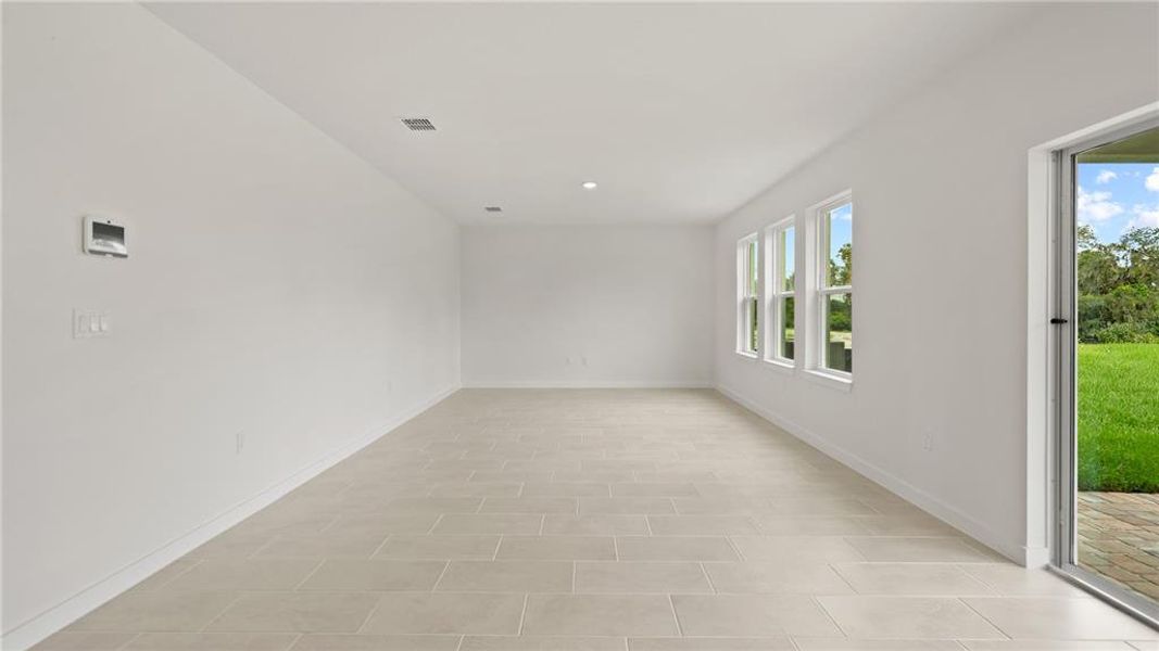 Spacious, unfurnished interior of a new home in Willowbrook North, Winter Haven (Image 19).