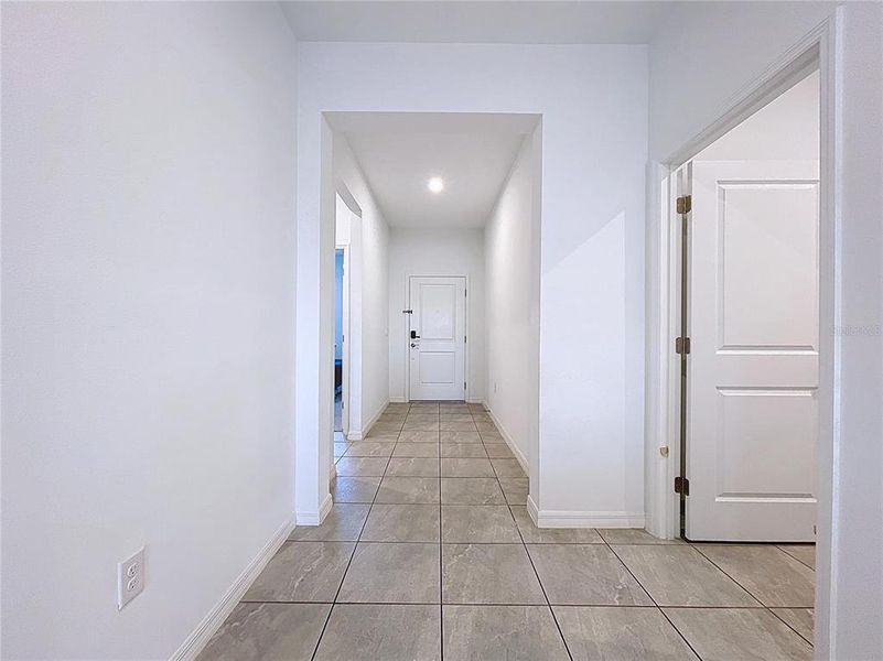 Spacious, unfurnished interior of a new home in Covered Bridge at Liberty Bluff, Haines City (Image 24).