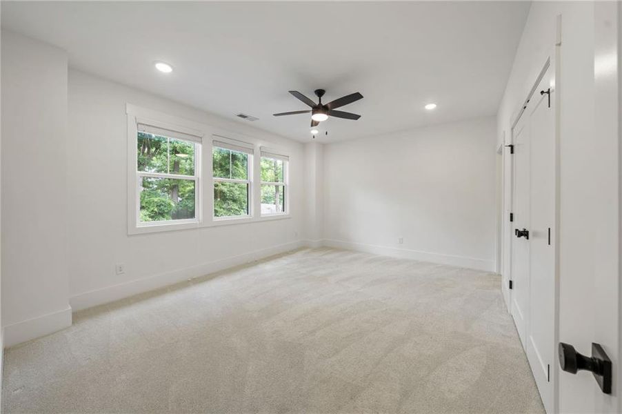 Spacious, unfurnished interior of a new home in , Atlanta (Image 20).