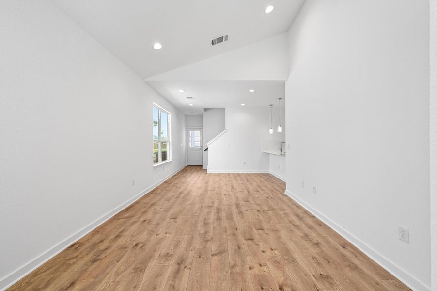 Spacious, unfurnished interior of a new home in The Porch at Du Pre, Buda (Image 10).