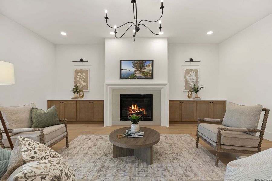Furnished interior view inside a new home in , Bandera (Image 13).