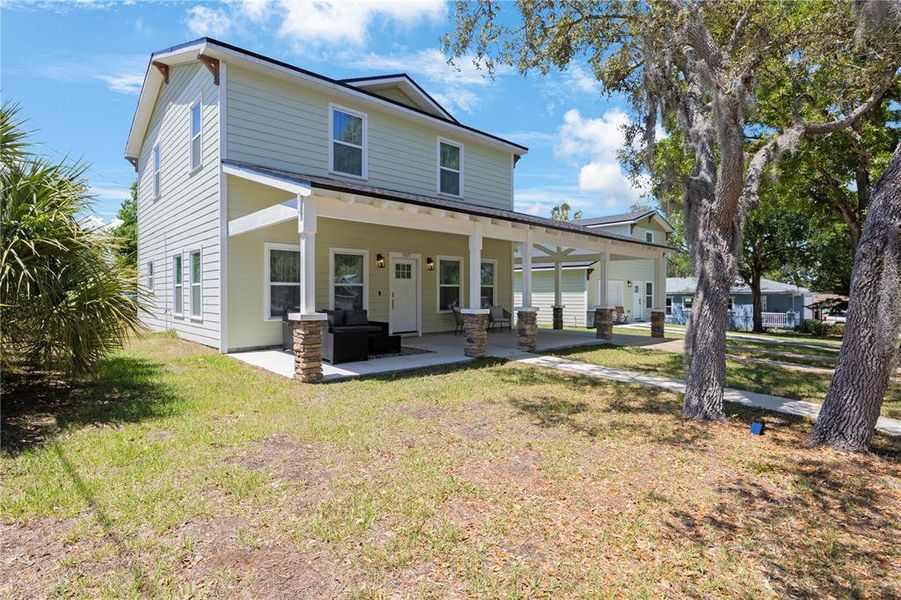 Exterior details and patio area of a home in , Tarpon Springs (Image 3).