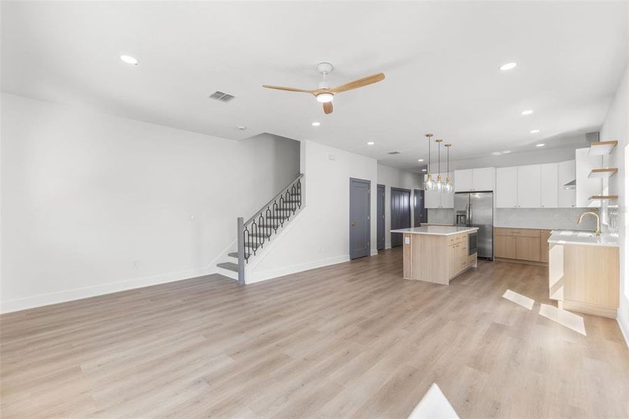 Spacious, unfurnished interior of a new home in , St. Petersburg (Image 34).