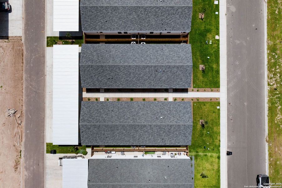 Exterior details and patio area of a home in , Weslaco (Image 5).