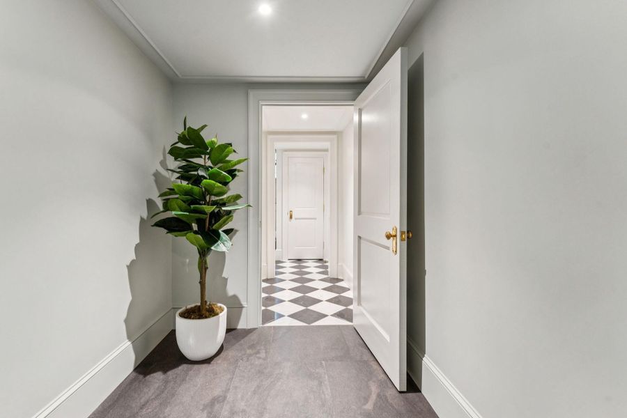 Spacious, unfurnished interior of a new home in , Charleston (Image 24).