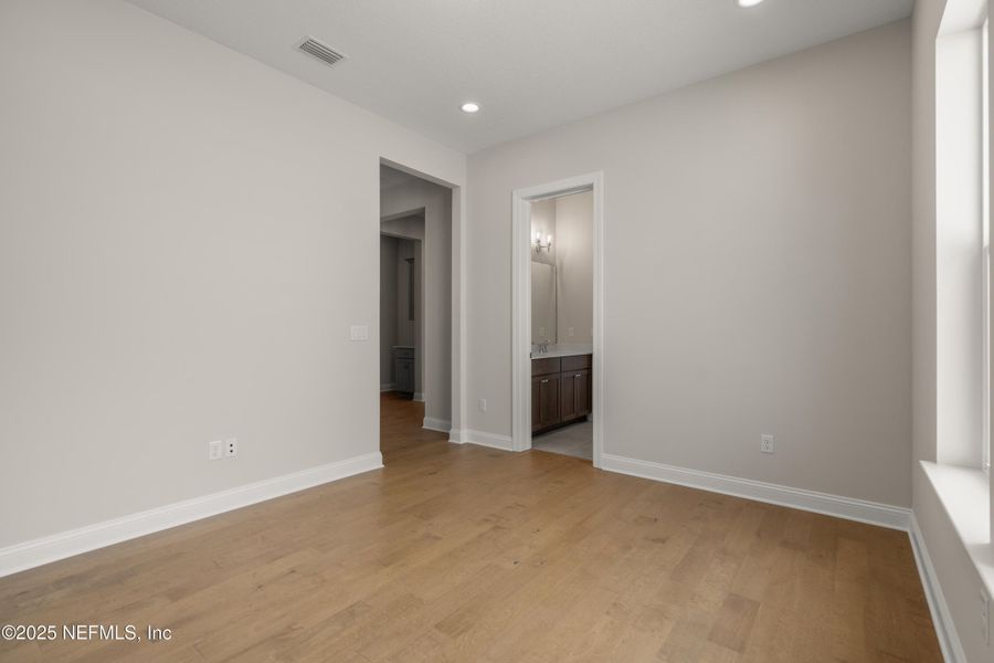 Spacious, unfurnished interior of a new home in Madeira, St. Augustine (Image 29).