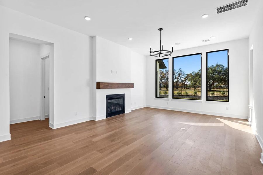 Lynmar II E Family Room