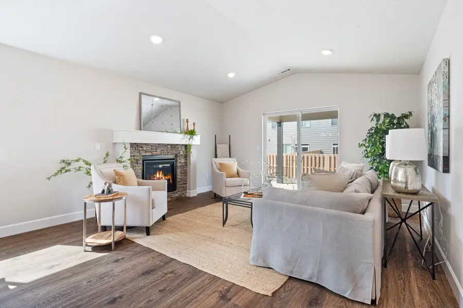 Furnished interior view inside a new home in McClannahan Summit, Umatilla (Image 14).