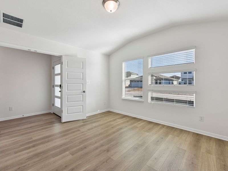 Spacious, unfurnished interior of a new home in Lakeside Meadows, Pflugerville (Image 10).