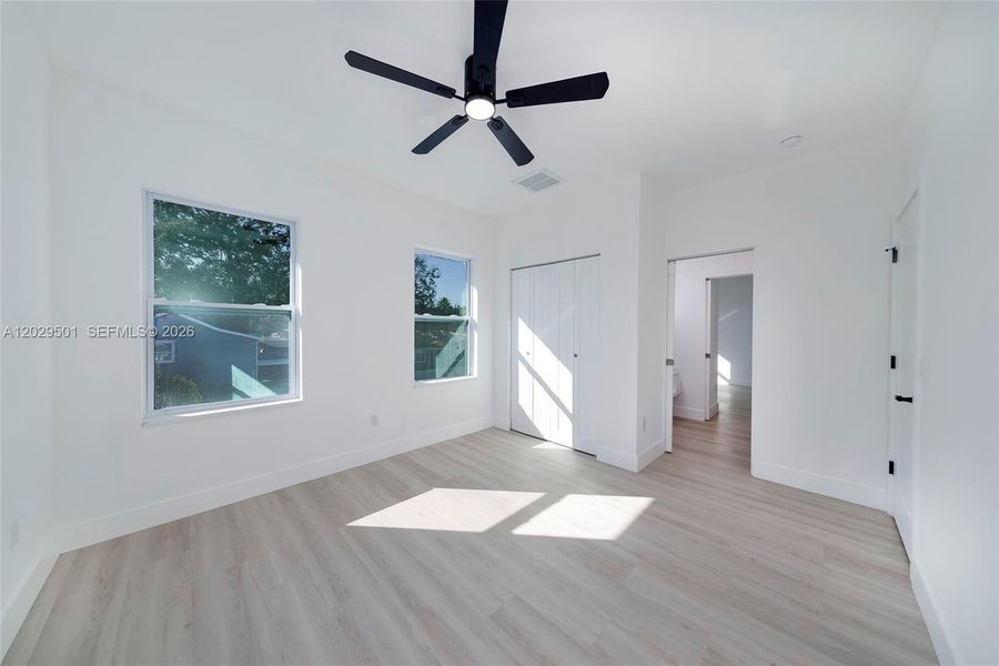 Spacious, unfurnished interior of a new home in , St. Petersburg (Image 27).