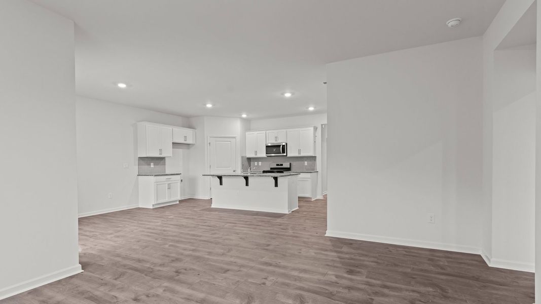 Spacious, unfurnished interior of a new home in West New Bern, New Bern (Image 10).