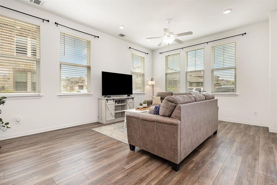 Furnished interior view inside a new home in , Dallas (Image 15). Furnished interior view inside a new home in , Dallas (Image 15).