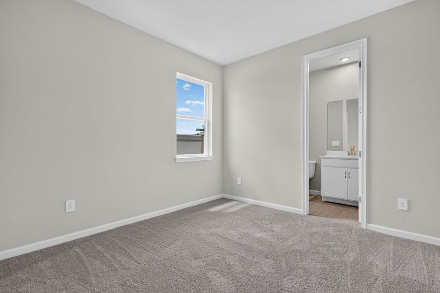 Spacious, unfurnished interior of a new home in Pasadena Ridge Master, Dade City (Image 16).