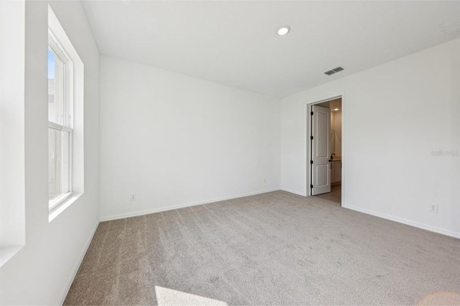 Spacious, unfurnished interior of a new home in Sunbrooke, St. Cloud (Image 35).