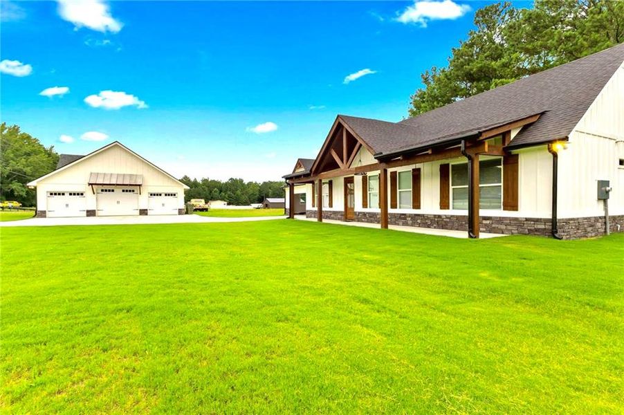 Exterior details and patio area of a home in , Bremen (Image 23).