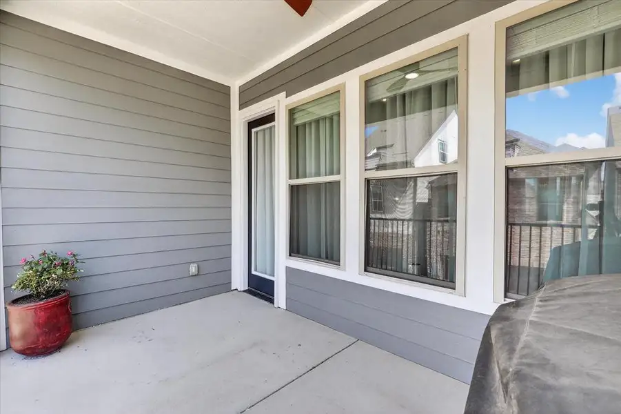 Exterior details and patio area of a home in , Dallas (Image 3).