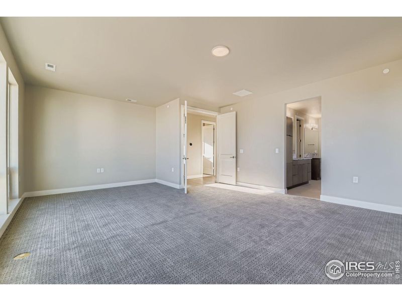 Spacious, unfurnished interior of a new home in Baseline, Broomfield (Image 20).