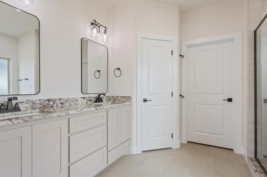 Furnished interior view inside a new home in , Riesel (Image 10).