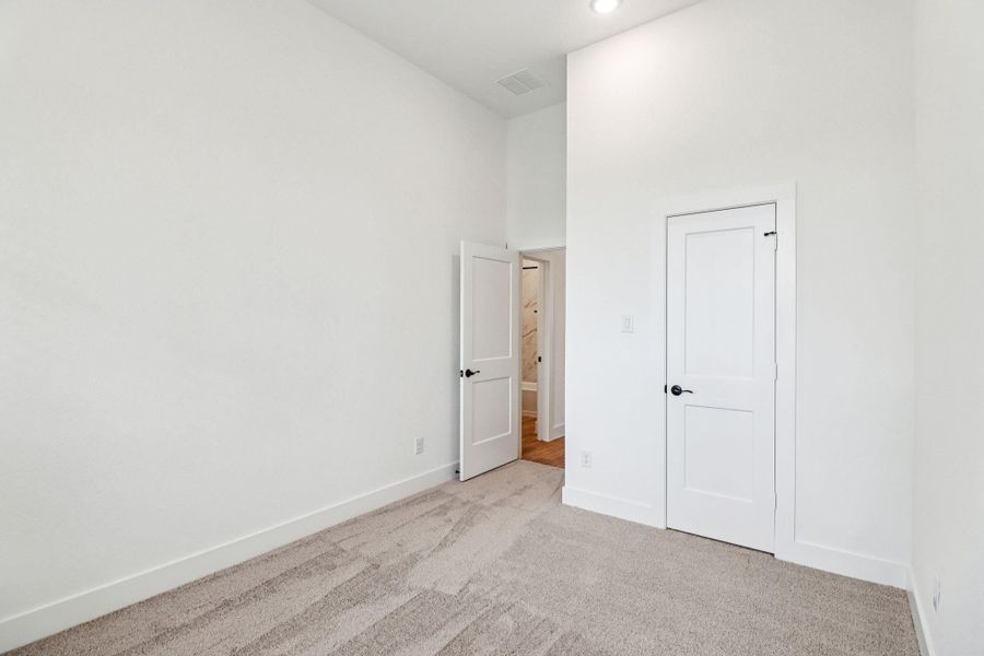 Spacious, unfurnished interior of a new home in Kresston, Montgomery (Image 20).