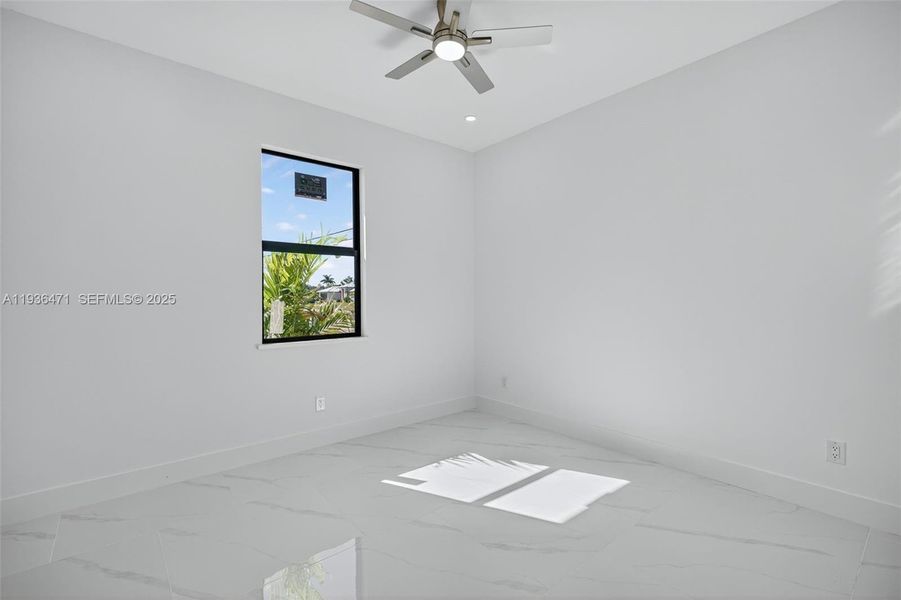 Spacious, unfurnished interior of a new home in , Cape Coral (Image 18).