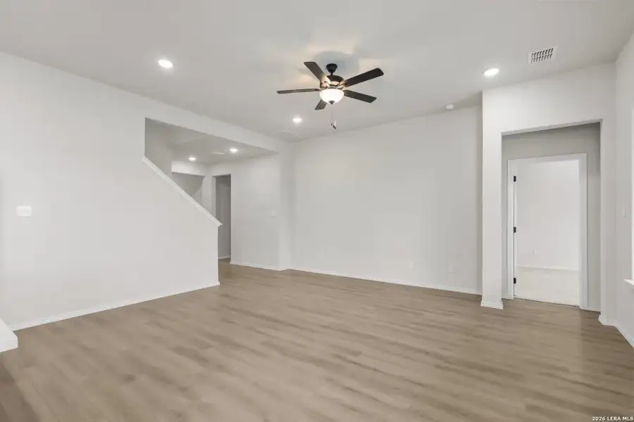 Spacious, unfurnished interior of a new home in Comanche Ridge, San Antonio (Image 23).