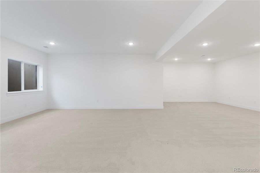 Spacious, unfurnished interior of a new home in Montaine, Castle Rock (Image 31).