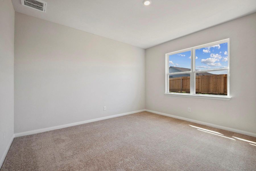 Spacious, unfurnished interior of a new home in Trails at Cochran Ranch, Waller (Image 13).