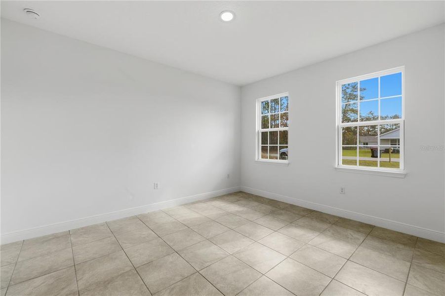 Spacious, unfurnished interior of a new home in , Ocala (Image 12).