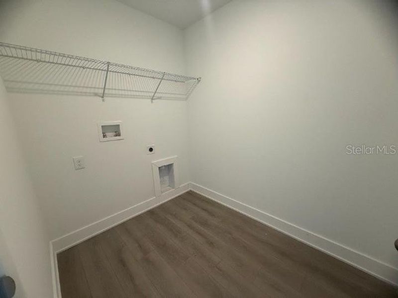 Spacious, unfurnished interior of a new home in Parkview at Hamlin, Winter Garden (Image 8).