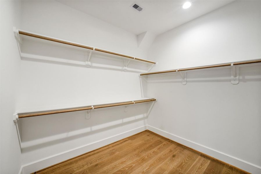 Spacious, unfurnished interior of a new home in , Houston (Image 28).