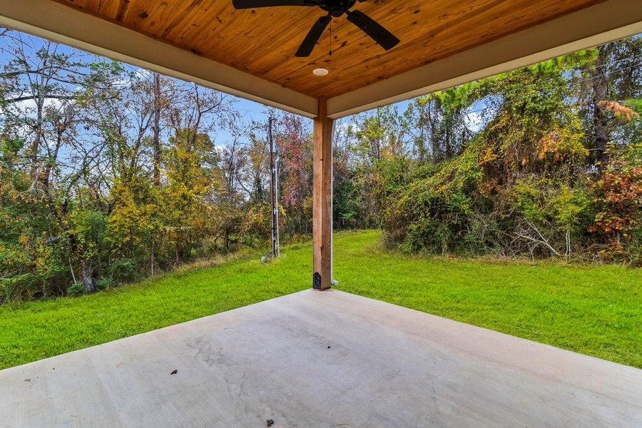 Exterior details and patio area of a home in , Onalaska (Image 3).