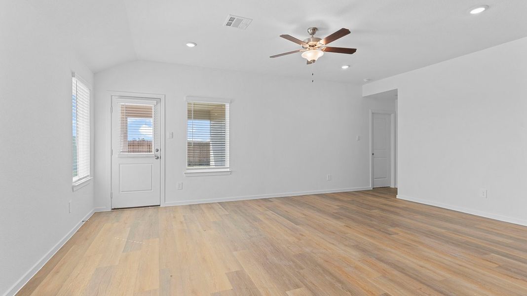 Spacious, unfurnished interior of a new home in Caldwell Crossing, Iowa Colony (Image 13). Spacious, unfurnished interior of a new home in Caldwell Crossing, Iowa Colony (Image 13).