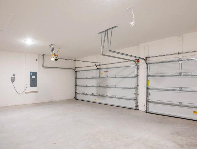 Spacious, unfurnished interior of a new home in , Beverly Hills (Image 19).