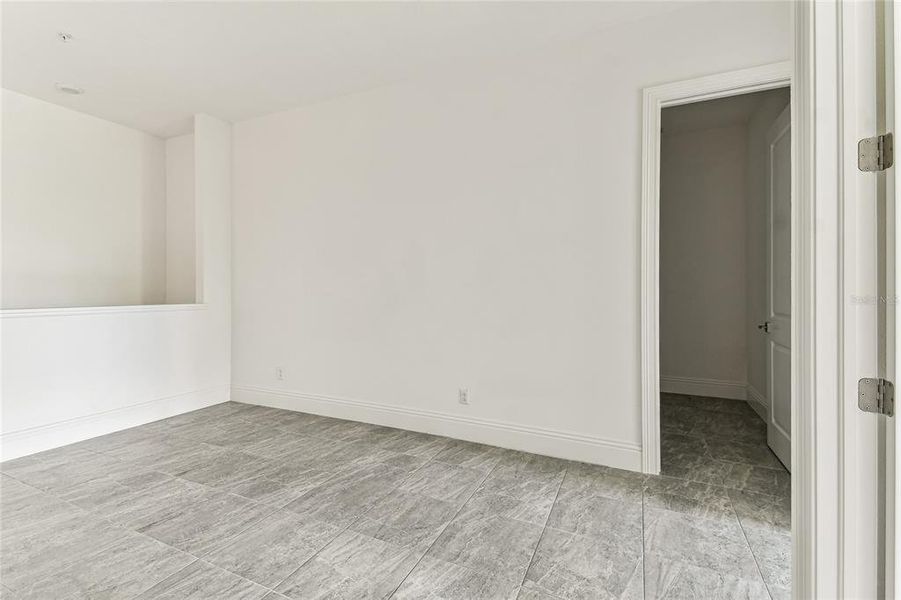 Spacious, unfurnished interior of a new home in , Lakewood Ranch (Image 27).