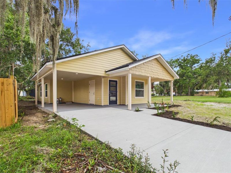 Exterior details and patio area of a home in , Lakeland (Image 22).