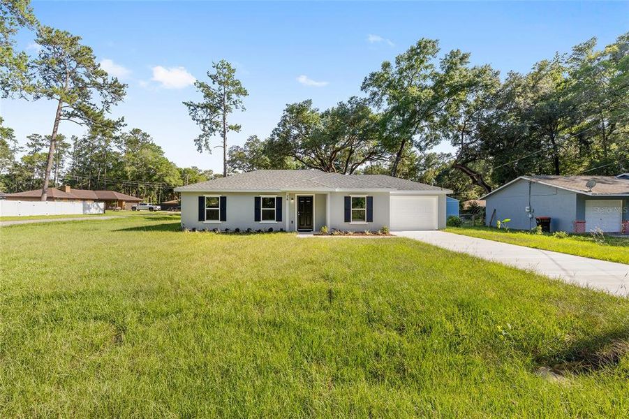 Exterior details and patio area of a home in , Ocala (Image 22).
