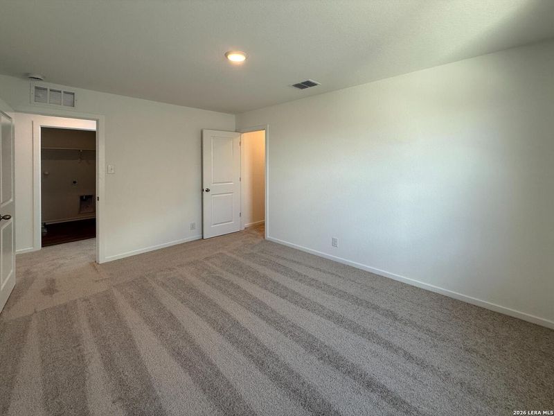 Spacious, unfurnished interior of a new home in Hennersby Hollow, San Antonio (Image 28). Spacious, unfurnished interior of a new home in Hennersby Hollow, San Antonio (Image 28).