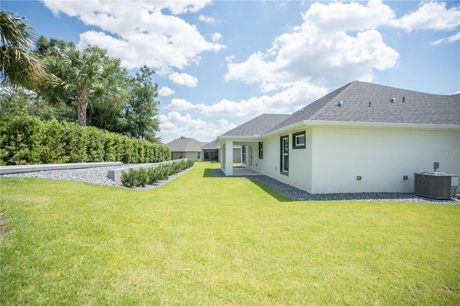 Exterior details and patio area of a home in , Dunnellon (Image 20).