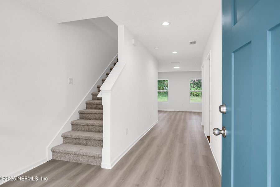 Spacious, unfurnished interior of a new home in , Palatka (Image 33).