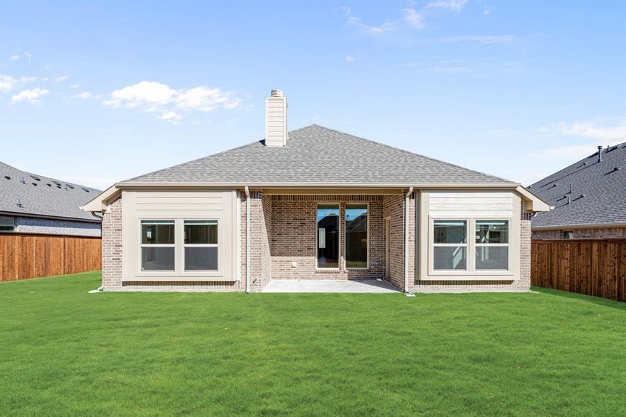 Exterior details and patio area of a home in Terracina, Rockwall (Image 21).